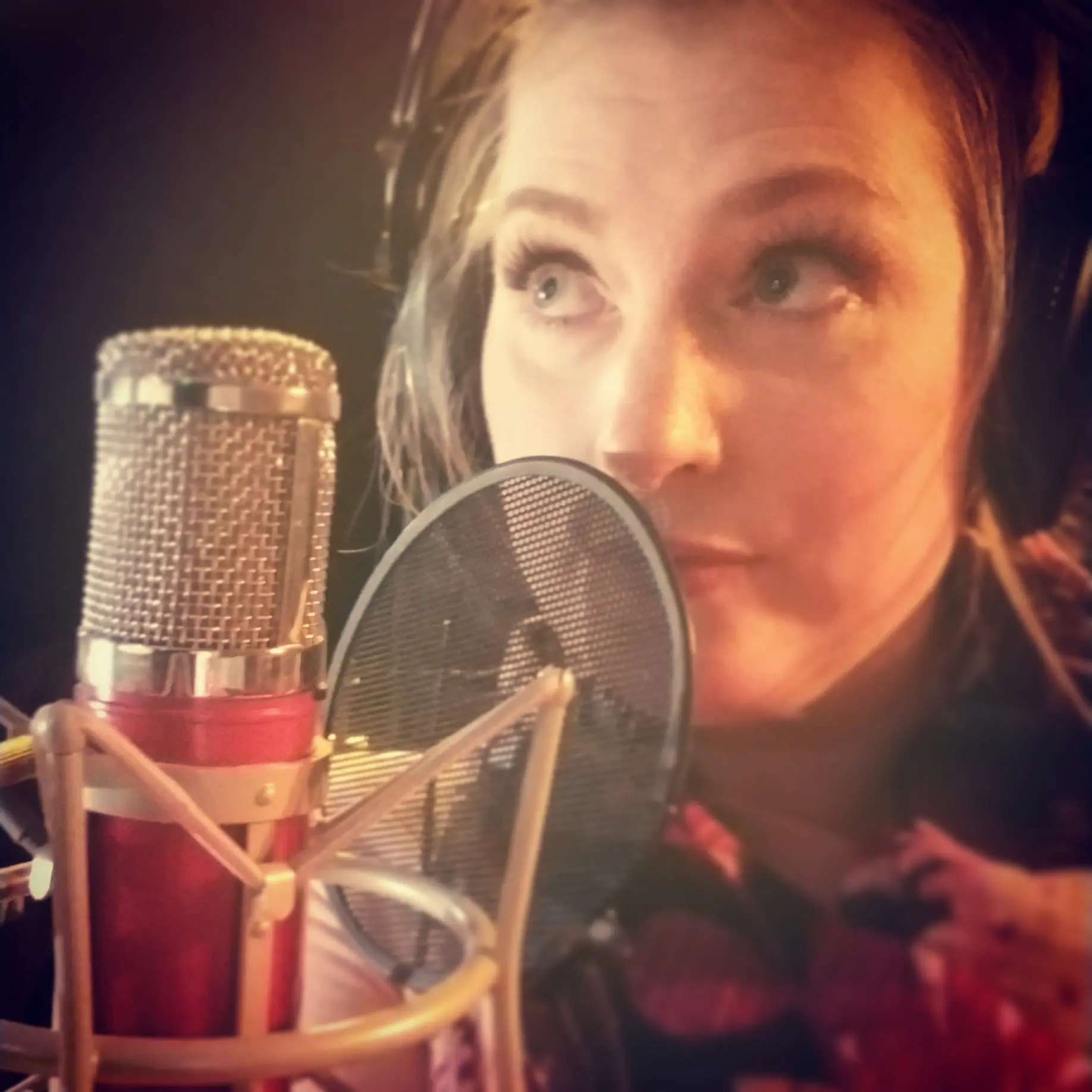 Tricia Scheer singing into the microphone